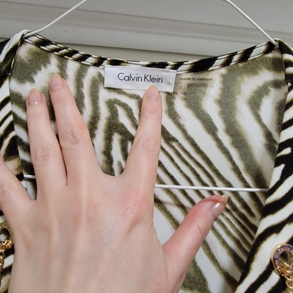 Calvin Klein Animal Print (Zebra) Chain Detail Dress sz 4 - Picture 5 of 5